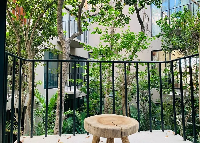 Modern Retreat Rooftop Pool Apartamento